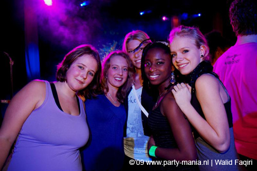 090220_063_connected_partymania
