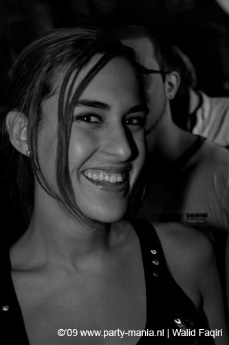 090220_071_connected_partymania