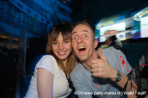 090220_073_connected_partymania