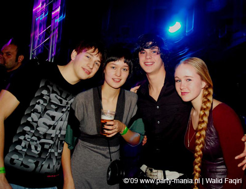 090220_075_connected_partymania