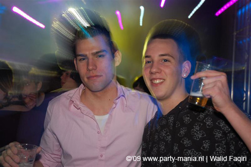 090220_076_connected_partymania