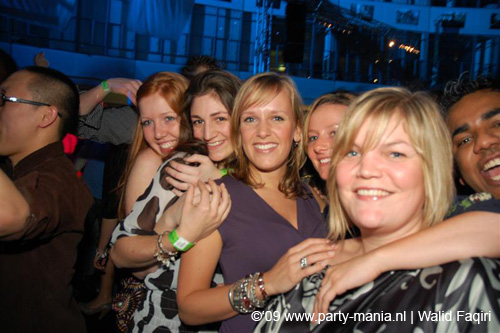 090220_079_connected_partymania