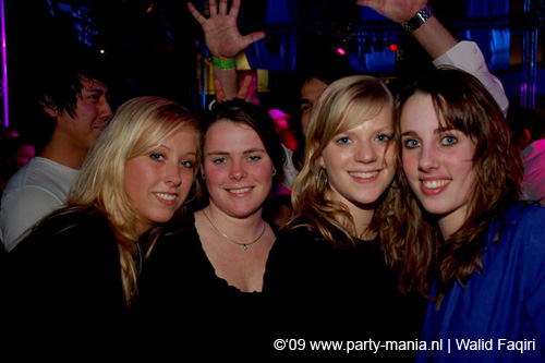 090220_081_connected_partymania