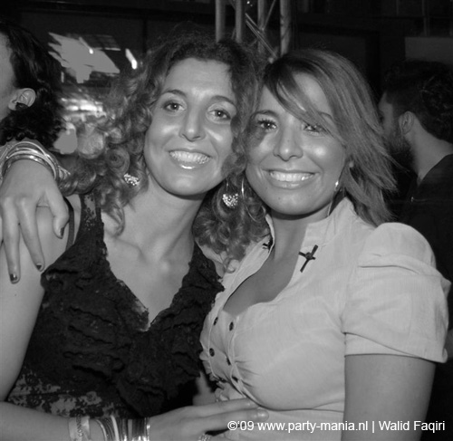090220_084_connected_partymania