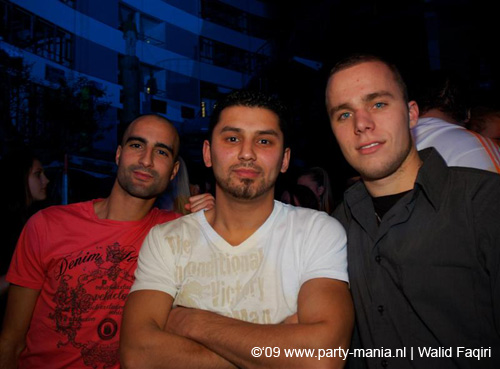 090220_085_connected_partymania