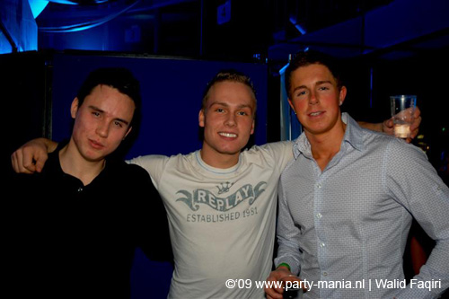 090220_105_connected_partymania