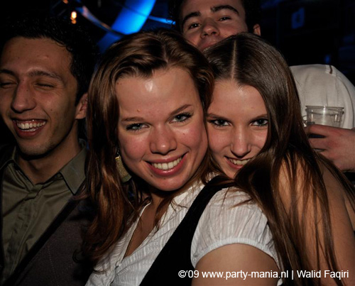 090220_106_connected_partymania