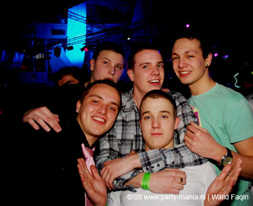 090220_112_connected_partymania