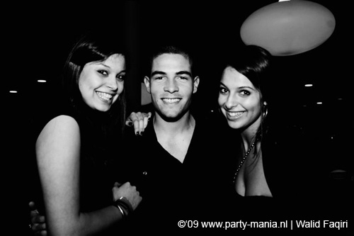 090220_121_connected_partymania