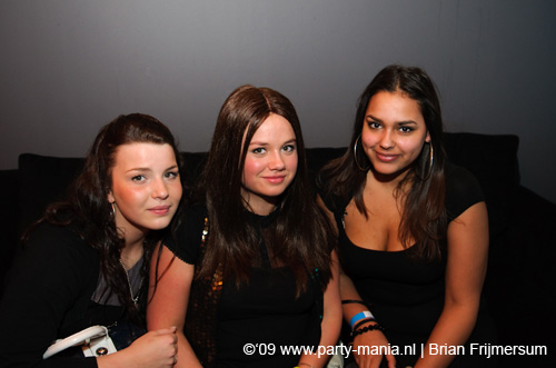 090221_011_gestoord_partymania