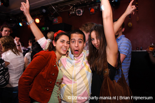 090221_036_gestoord_partymania