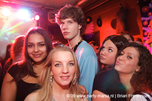 090221_060_gestoord_partymania