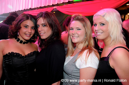 090228_011_expornstar_paard_ronald_partymania