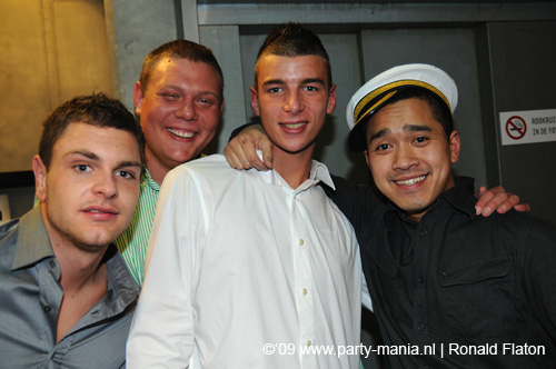 090228_105_expornstar_paard_ronald_partymania