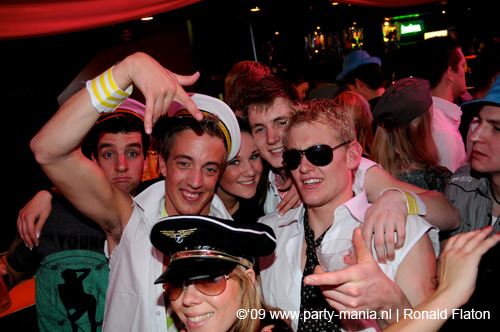 090228_183_expornstar_paard_ronald_partymania