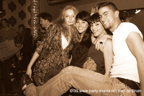 090321_043_supa_lova_partymania