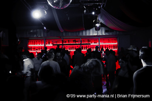 090327_006_entourage_erotique_partymania