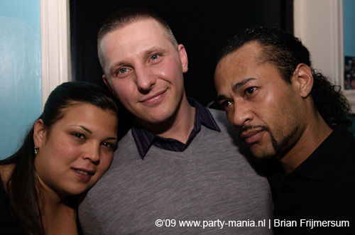 090327_019_entourage_erotique_partymania