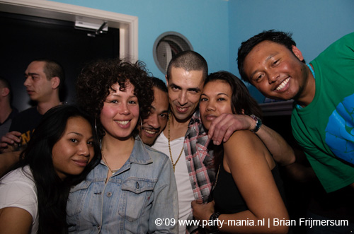090327_020_entourage_erotique_partymania