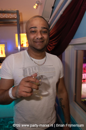 090327_023_entourage_erotique_partymania
