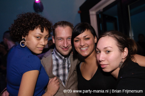 090327_037_entourage_erotique_partymania