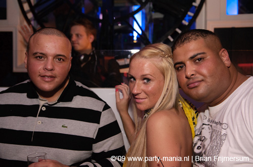 090327_039_entourage_erotique_partymania