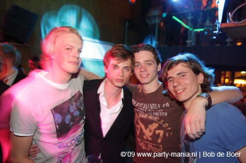 090417_040_supermarkt_partymania