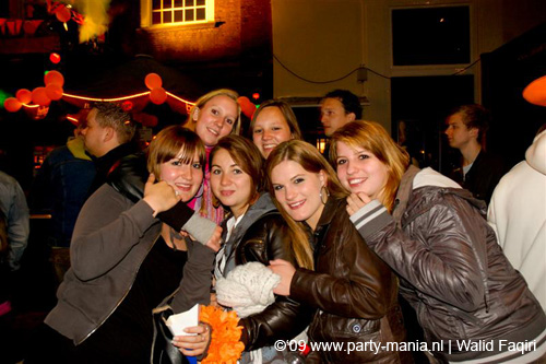 090429_030_koninginnenach_partymania