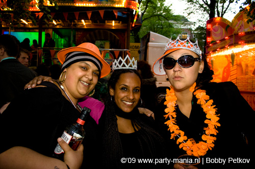 090429_030_koninginnenach_partymania