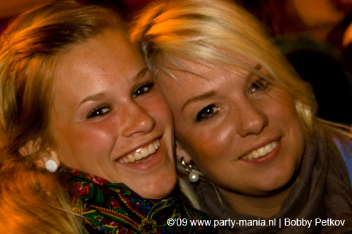 090429_076_koninginnenach_partymania