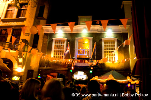 090429_135_koninginnenach_partymania