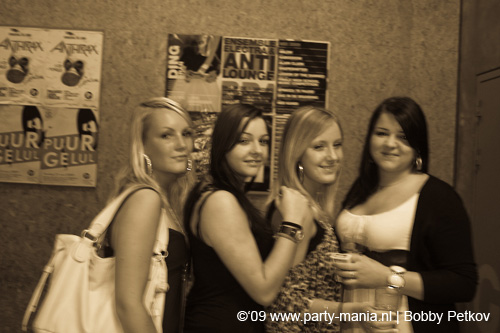 090521_001_franchise_partymania