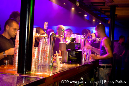 090521_025_franchise_partymania