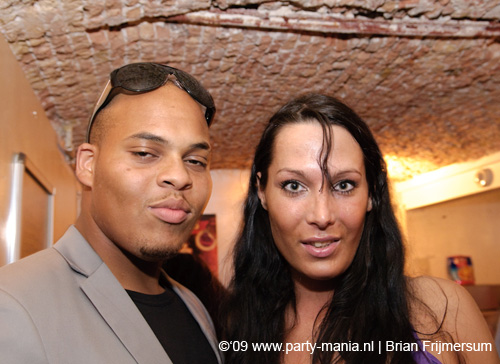 090522_000_onefour_partymania