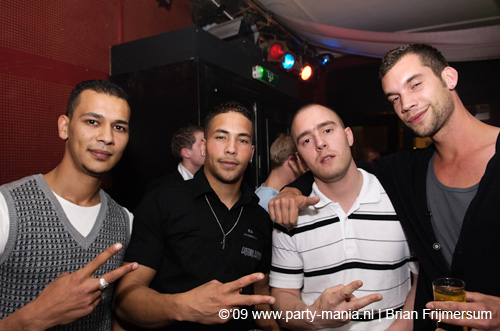 090522_001_onefour_partymania