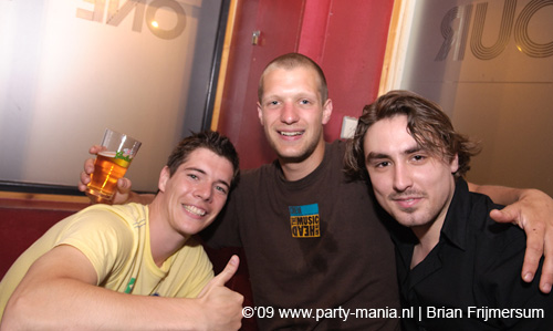 090522_047_onefour_partymania