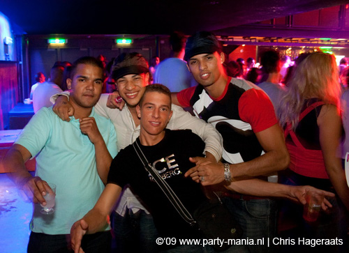 090612_085_flavourz_partymania