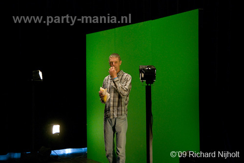 090926_012_todaysart_partymania