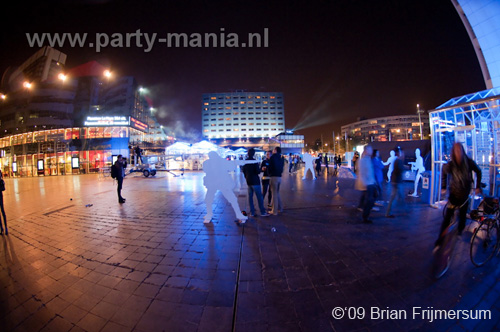 090926_010_todaysart_partymania