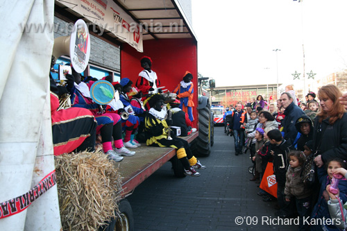 091121_009_intocht_sinterklaas_leyweg_partymania