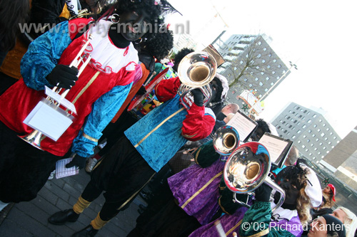 091121_026_intocht_sinterklaas_leyweg_partymania