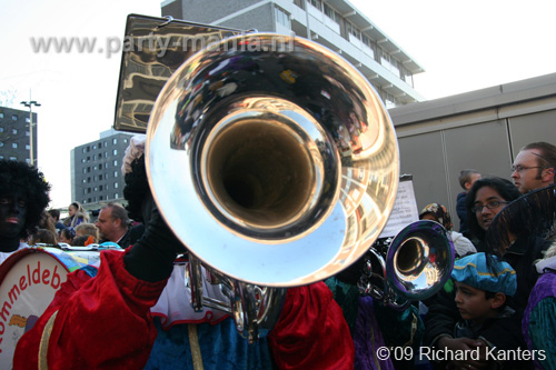 091121_027_intocht_sinterklaas_leyweg_partymania