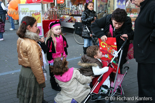 091121_042_intocht_sinterklaas_leyweg_partymania