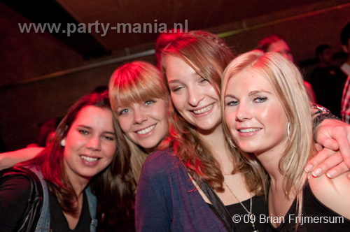 091224_025_los_partymania