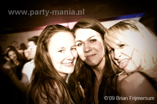 091224_118_los_partymania