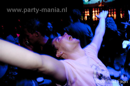 091224_026_los_partymania