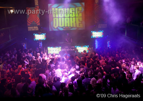 091225_006_housequake_partymania