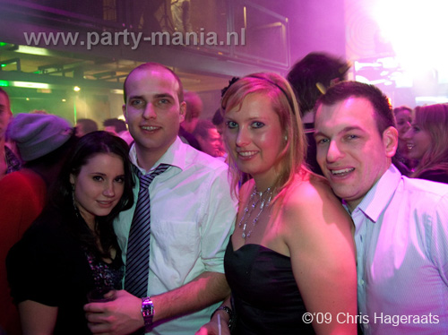 091225_022_housequake_partymania