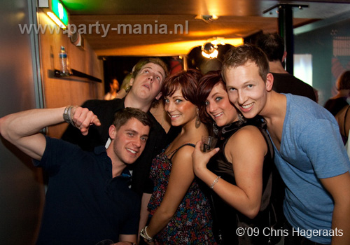 091225_033_housequake_partymania