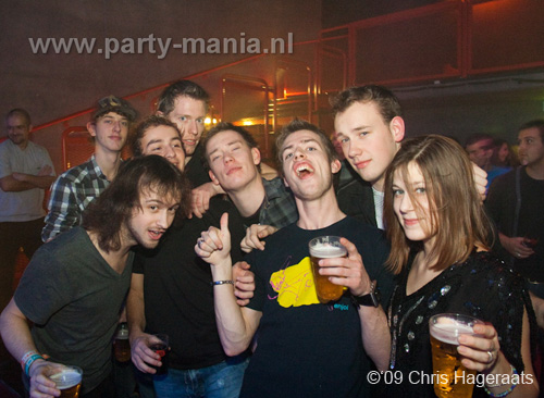 091225_044_housequake_partymania